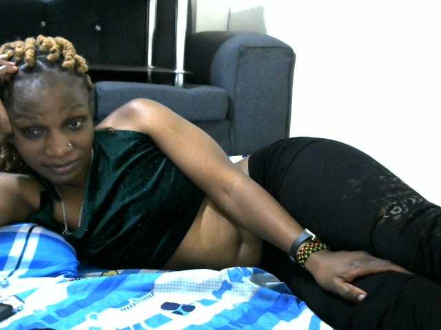 Karenato webcam bongacams model stream image