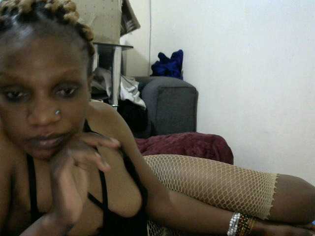 Karenato webcam bongacams model stream image