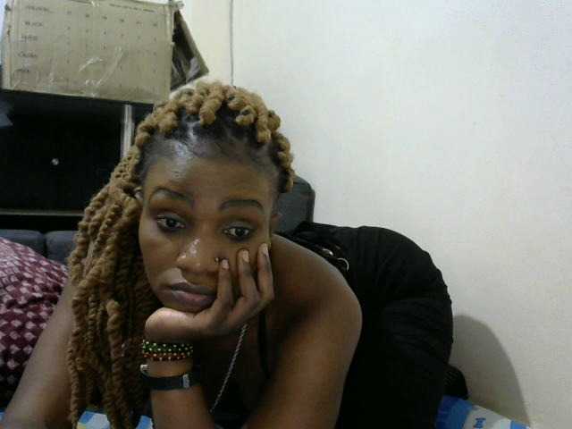 Karenato webcam bongacams model stream image