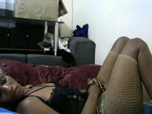 Karenato webcam bongacams model stream image