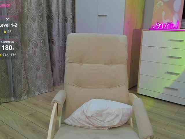 chloe-girl-fantasy webcam