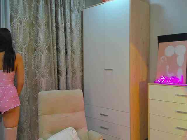 chloe-girl-fantasy webcam