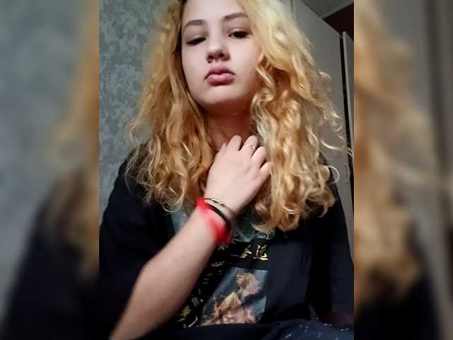 BloodyLisss's BongaCams show and profile