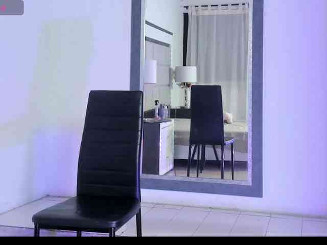 TalianaNewton webcam