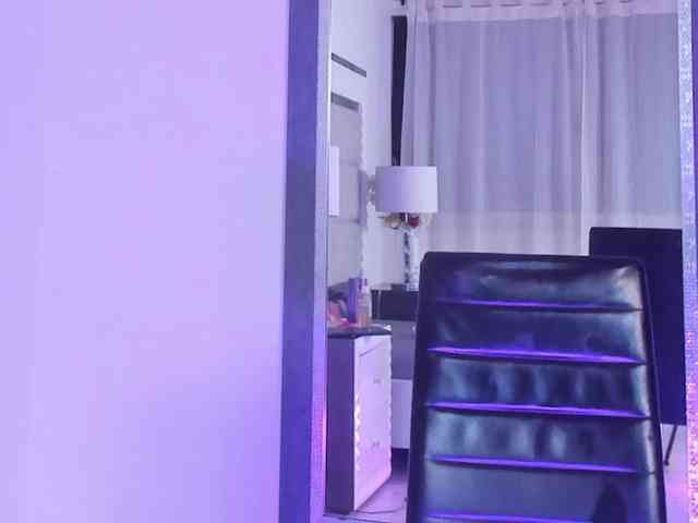 TalianaNewton webcam