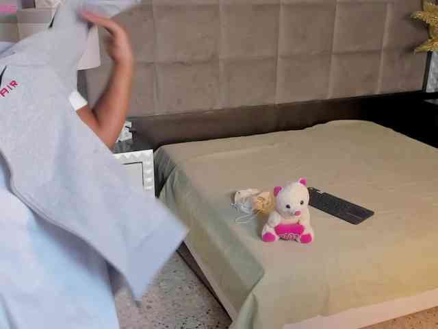 TalianaNewton webcam