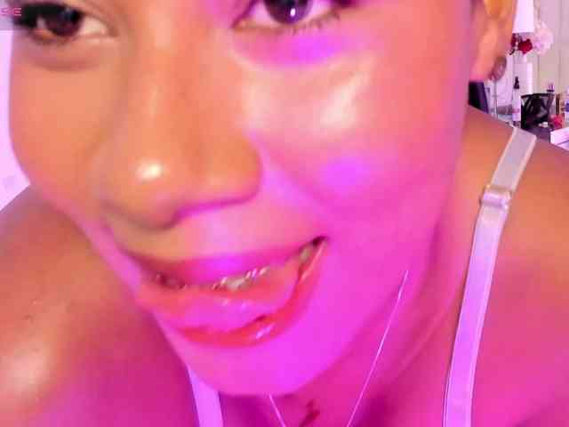 TalianaNewton webcam