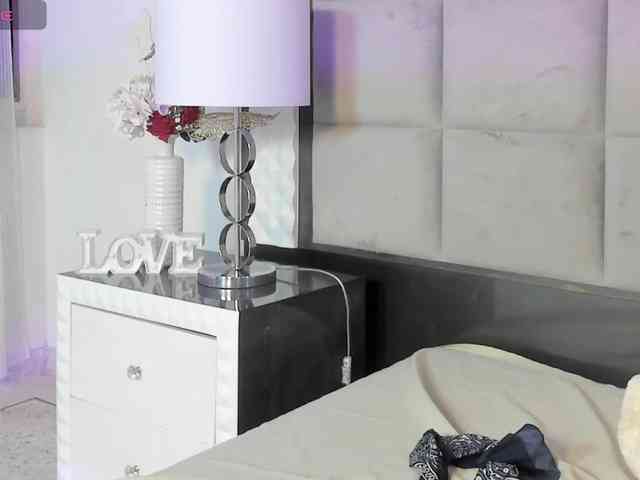 TalianaNewton webcam