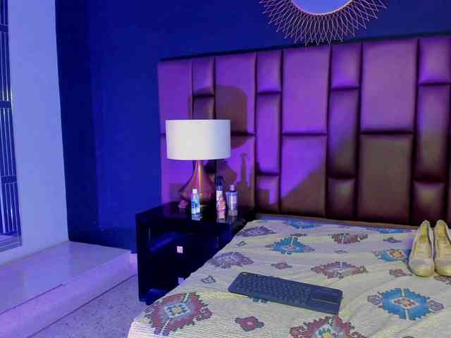 TalianaNewton webcam