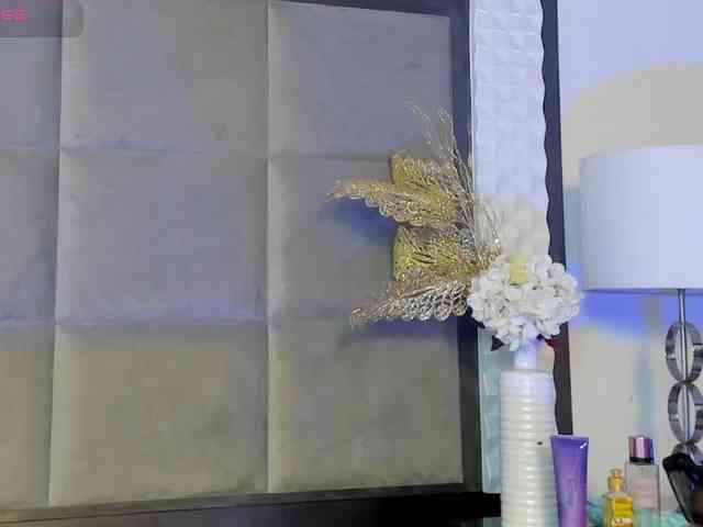 TalianaNewton webcam