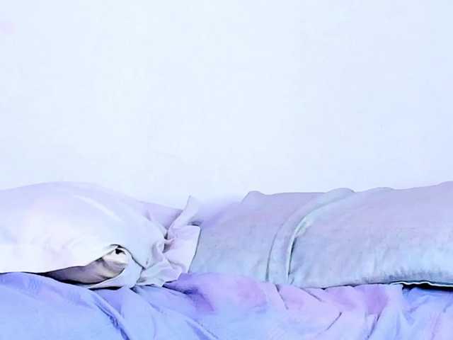 hennyKitty's BongaCams show and profile