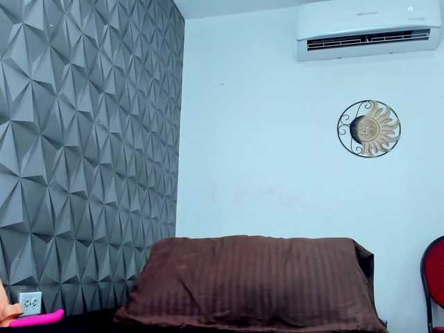 hennyKitty's BongaCams show and profile