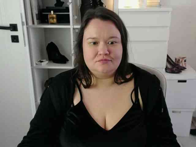 HollyDanceSoul webcam