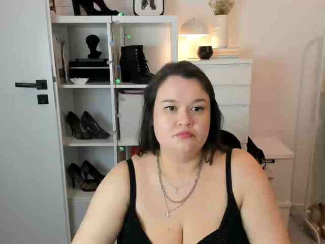 HollyDanceSoul webcam