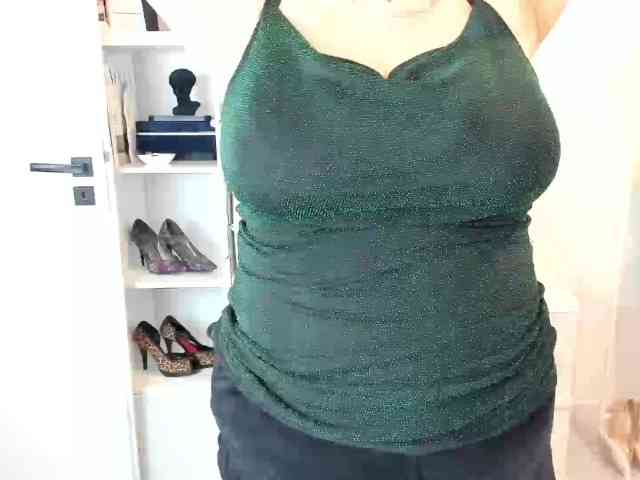 HollyDanceSoul webcam