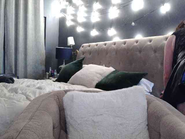 Hothousewife33 webcam