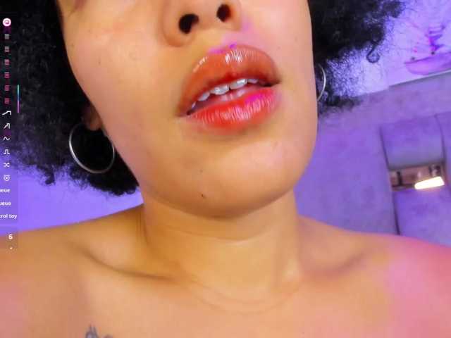 Baddie-Delayla's BongaCams show and profile