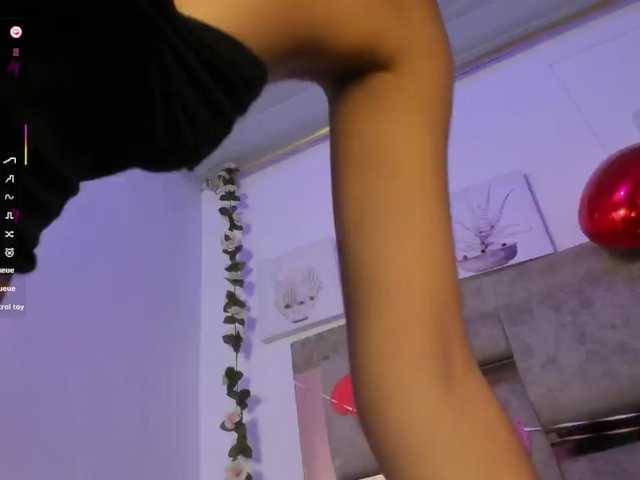 Baddie-Delayla's BongaCams show and profile