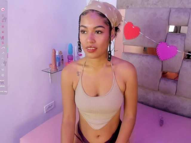 Baddie-Delayla's BongaCams show and profile