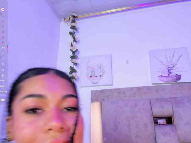 Baddie-Delayla webcam