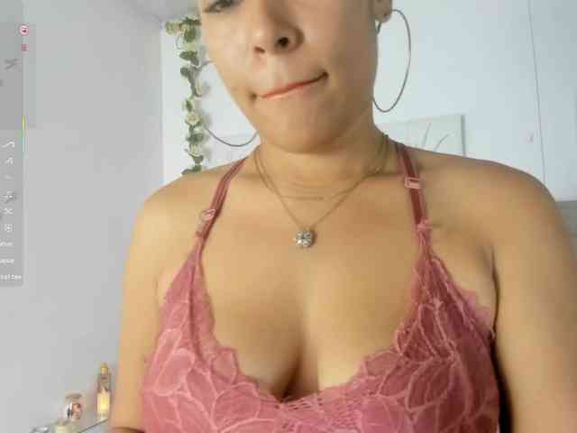 Baddie-Delayla webcam