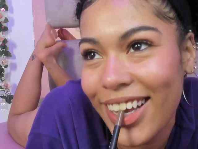 Baddie-Delayla webcam