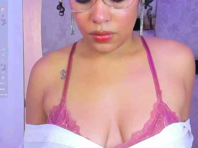 Baddie-Delayla webcam