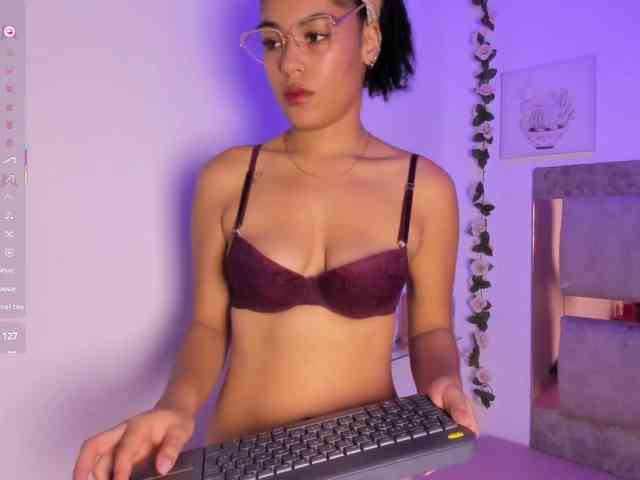 Baddie-Delayla webcam