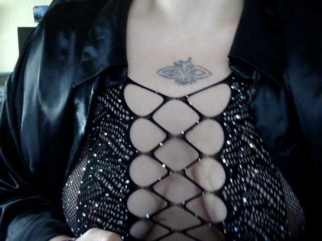 Alikaiwolf's BongaCams show and profile