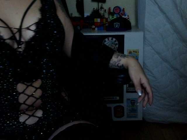 Alikaiwolf's BongaCams show and profile