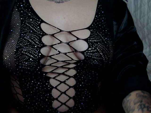 Alikaiwolf's BongaCams show and profile