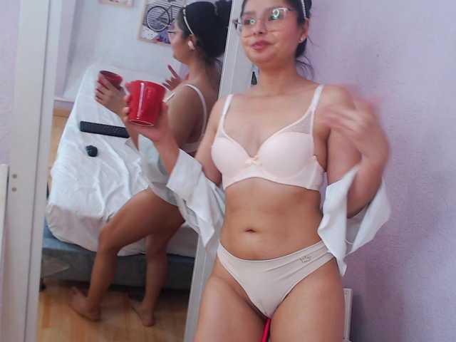 AliciaFox07's BongaCams show and profile