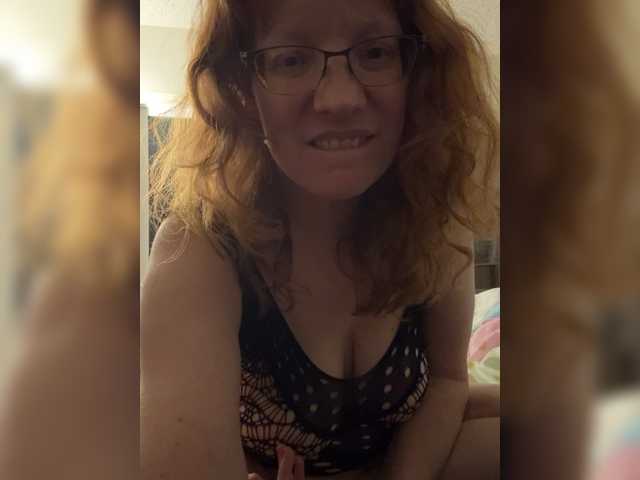 Lena-Ravenswood's BongaCams show and profile