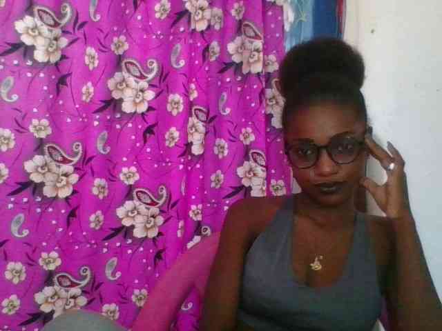 LovelyBlackGirl webcam