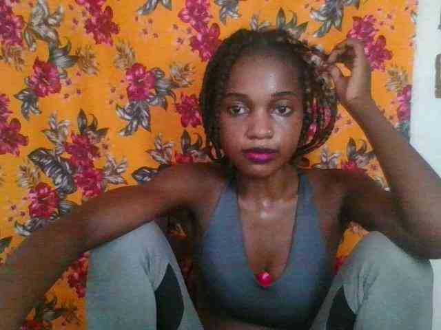 LovelyBlackGirl webcam