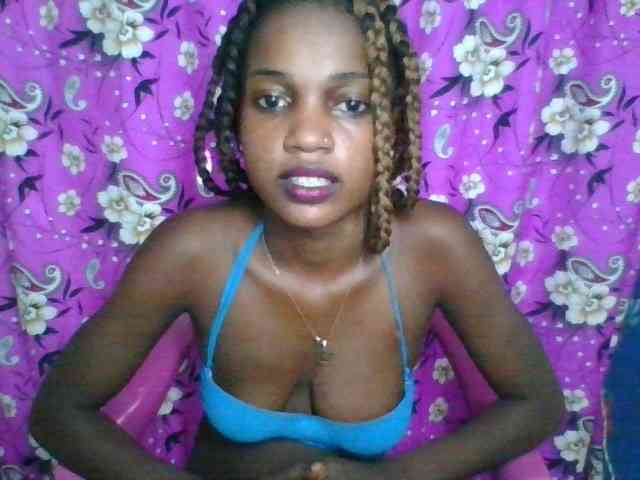 LovelyBlackGirl webcam