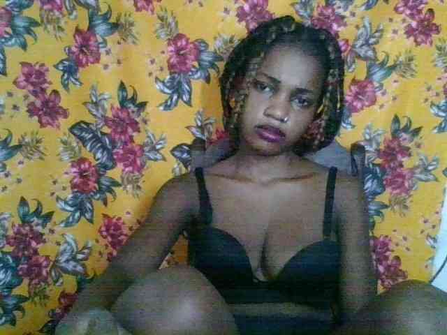 LovelyBlackGirl webcam