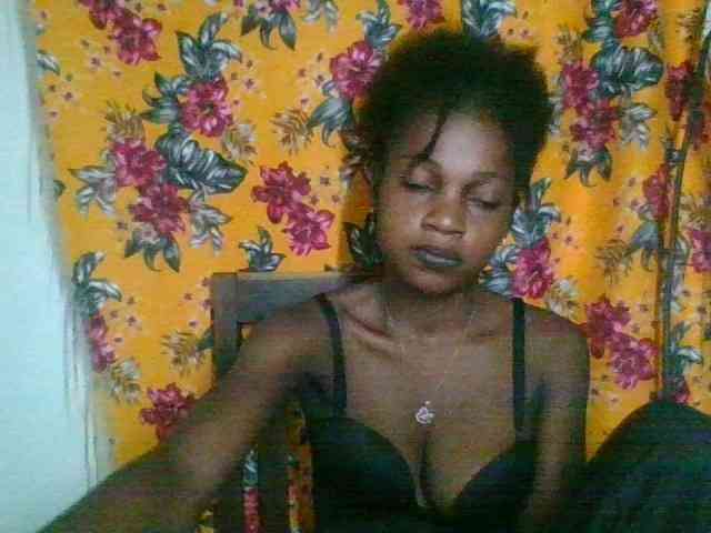 LovelyBlackGirl webcam