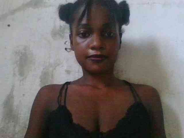 LovelyBlackGirl webcam