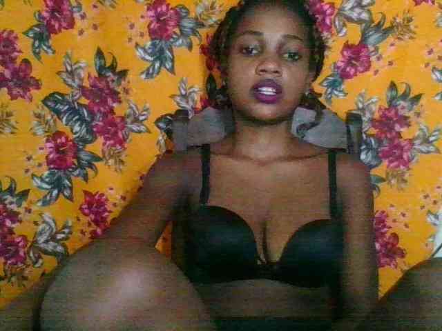 LovelyBlackGirl webcam