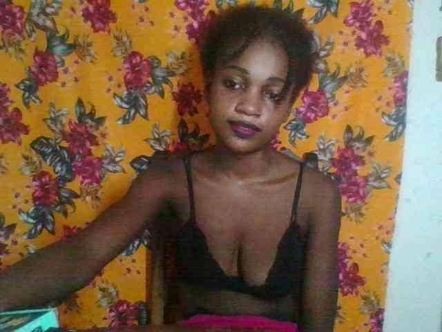 LovelyBlackGirl webcam