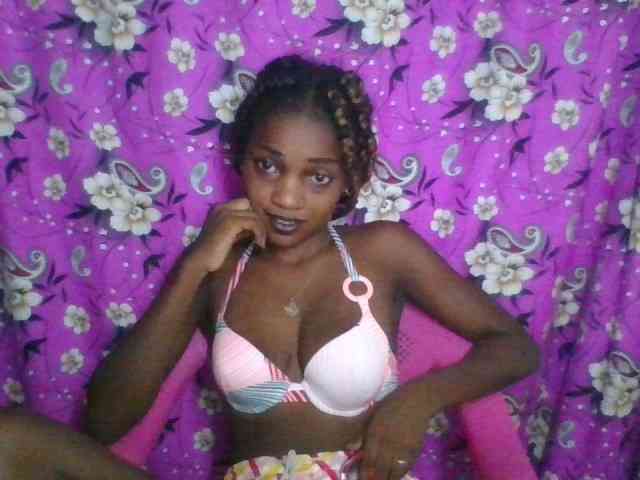 LovelyBlackGirl webcam