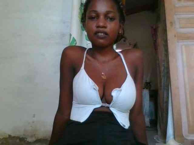 LovelyBlackGirl webcam