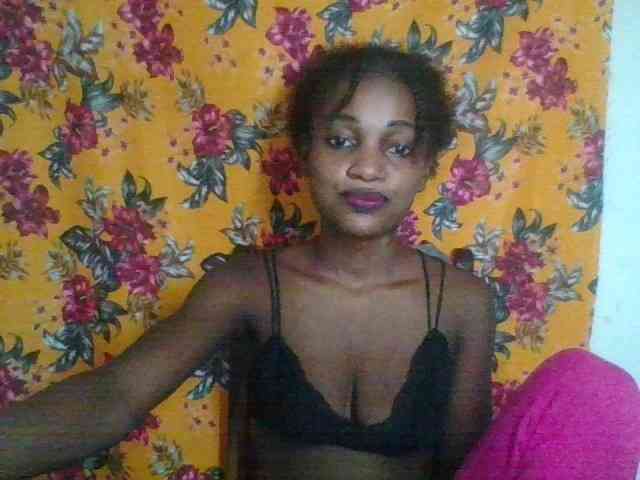 LovelyBlackGirl webcam