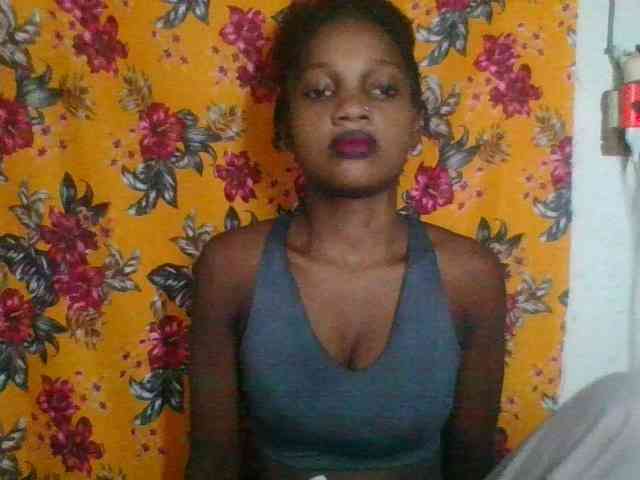 LovelyBlackGirl webcam