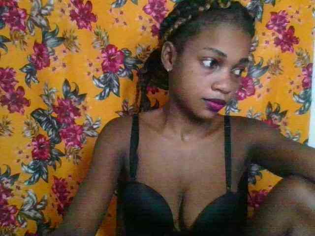 LovelyBlackGirl webcam