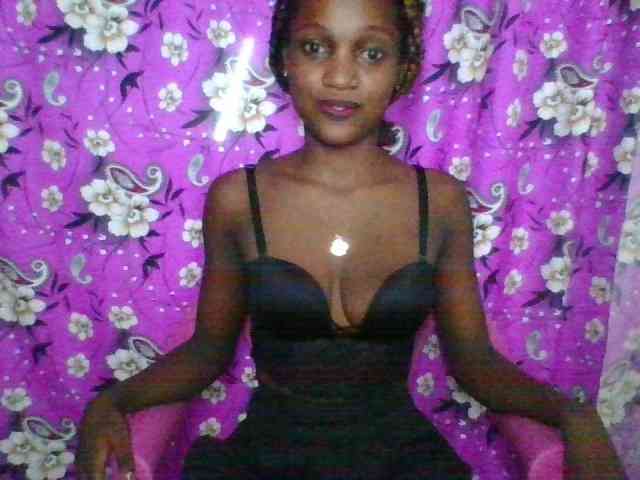 LovelyBlackGirl webcam