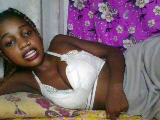 LovelyBlackGirl webcam