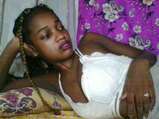 LovelyBlackGirl webcam