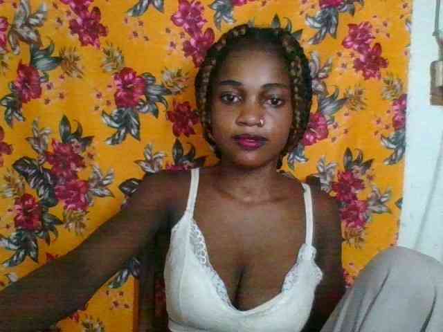 LovelyBlackGirl webcam